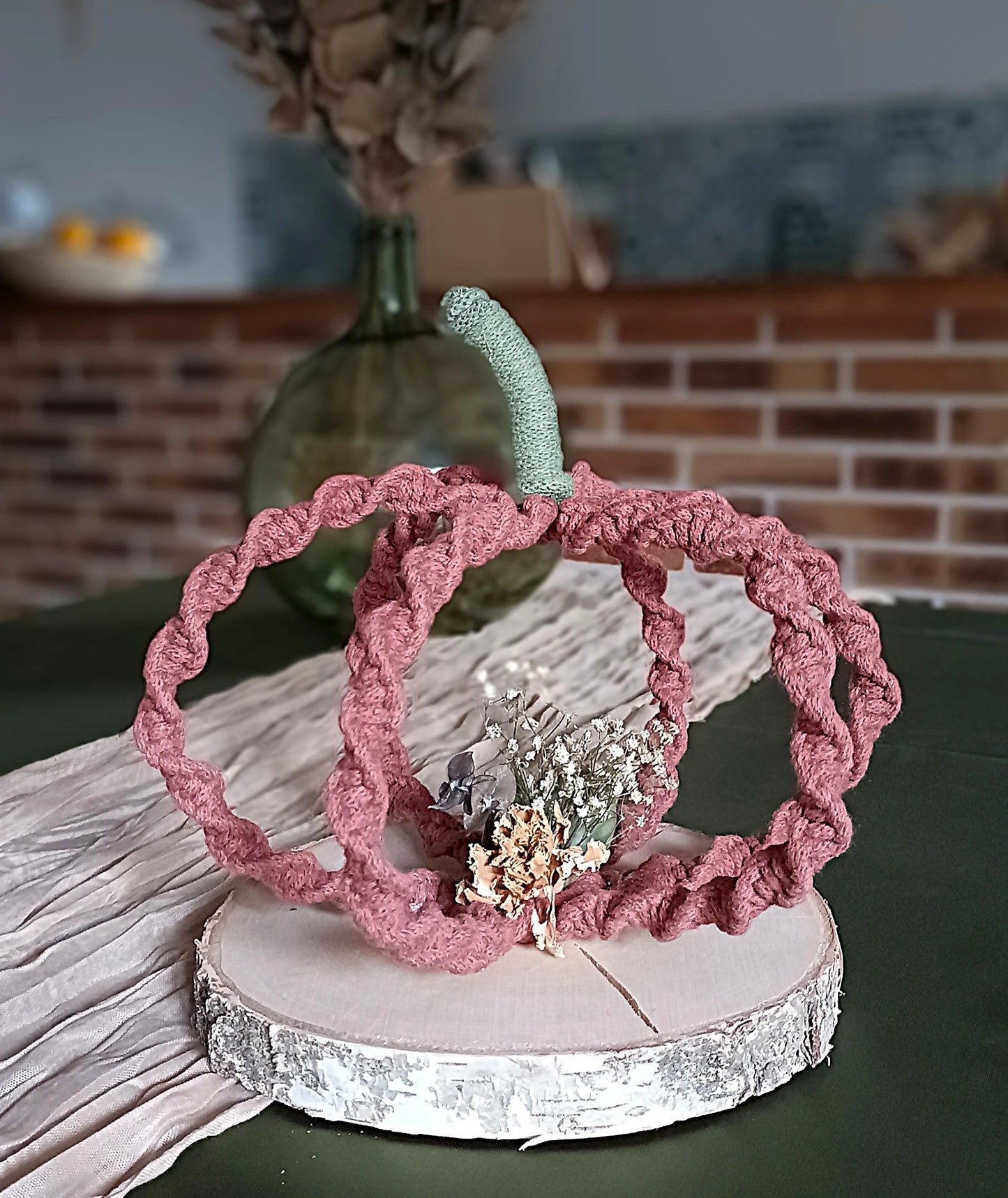Citrouille en macramé pour composition florale - Décoration de table automnale et bohème