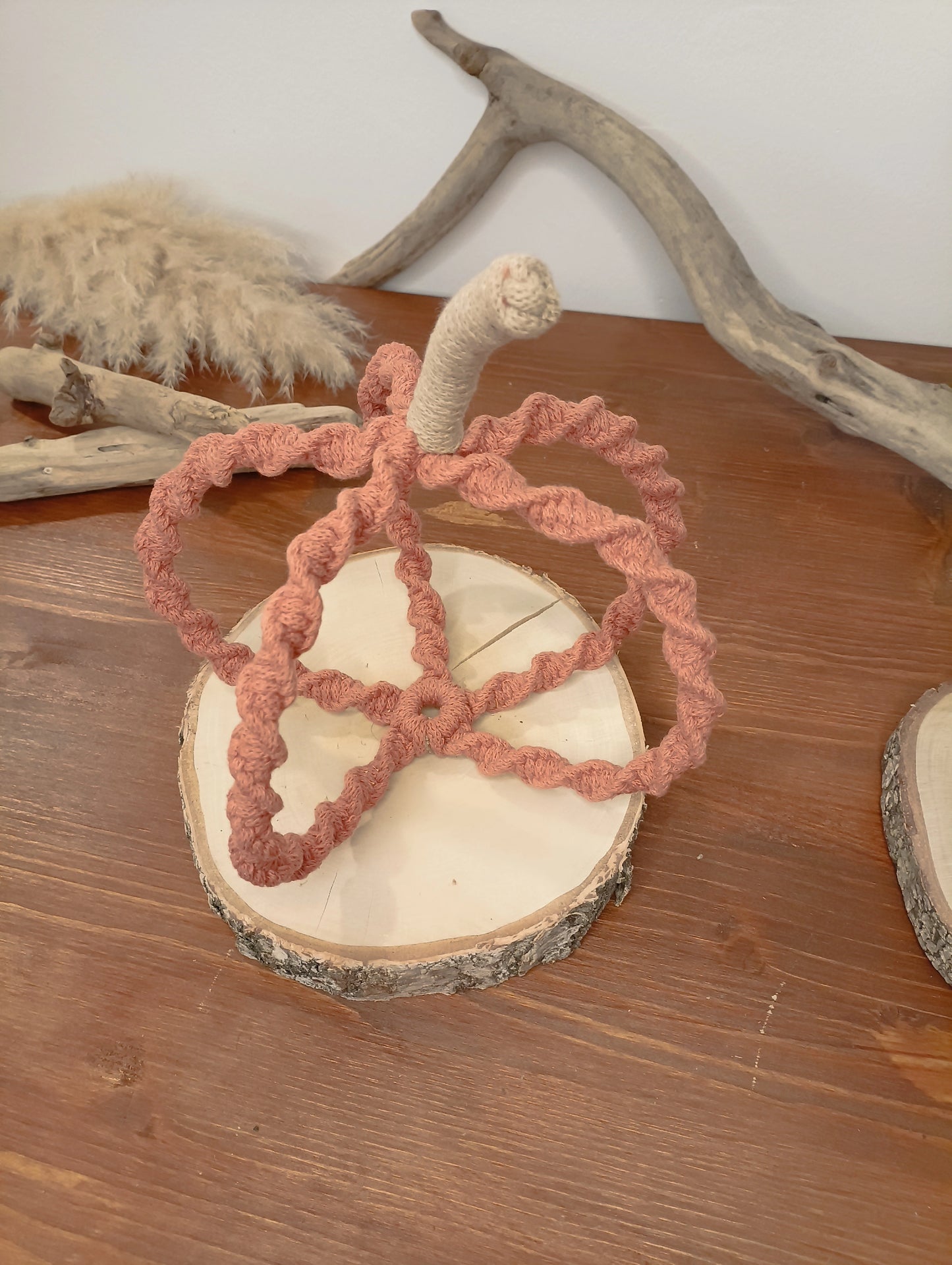 Citrouille en macramé pour composition florale - Décoration de table automnale et bohème