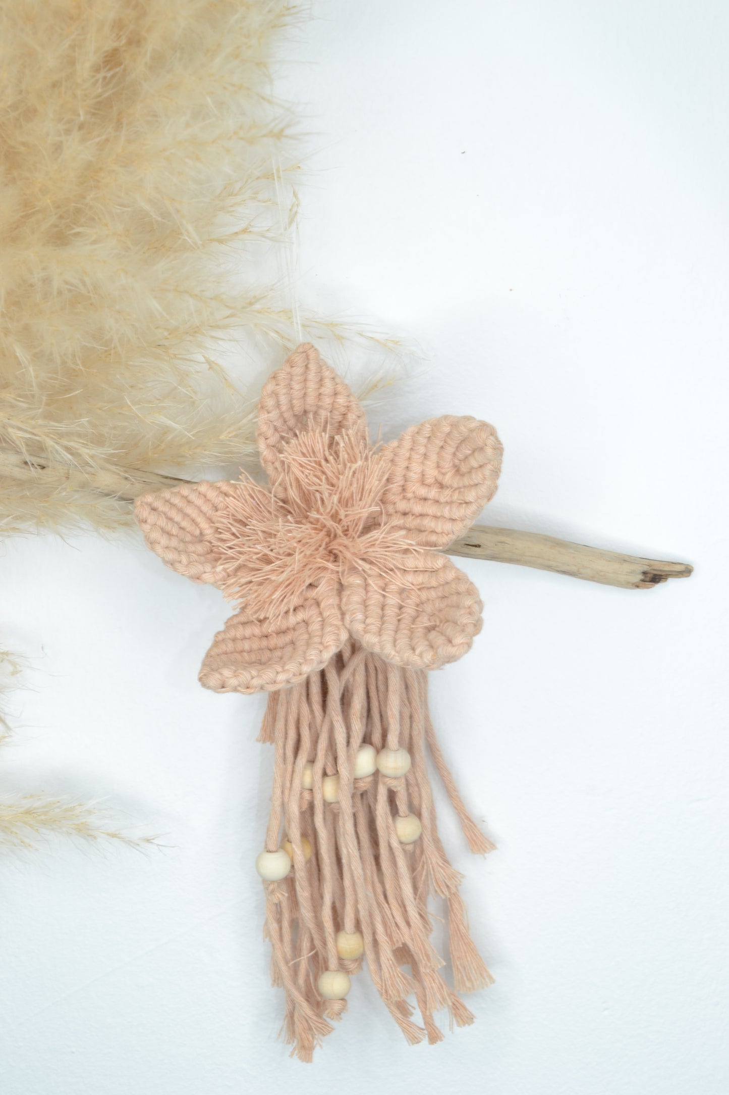 Fleur bohème en macramé à suspendre - Décoration murale chambre bébé enfant