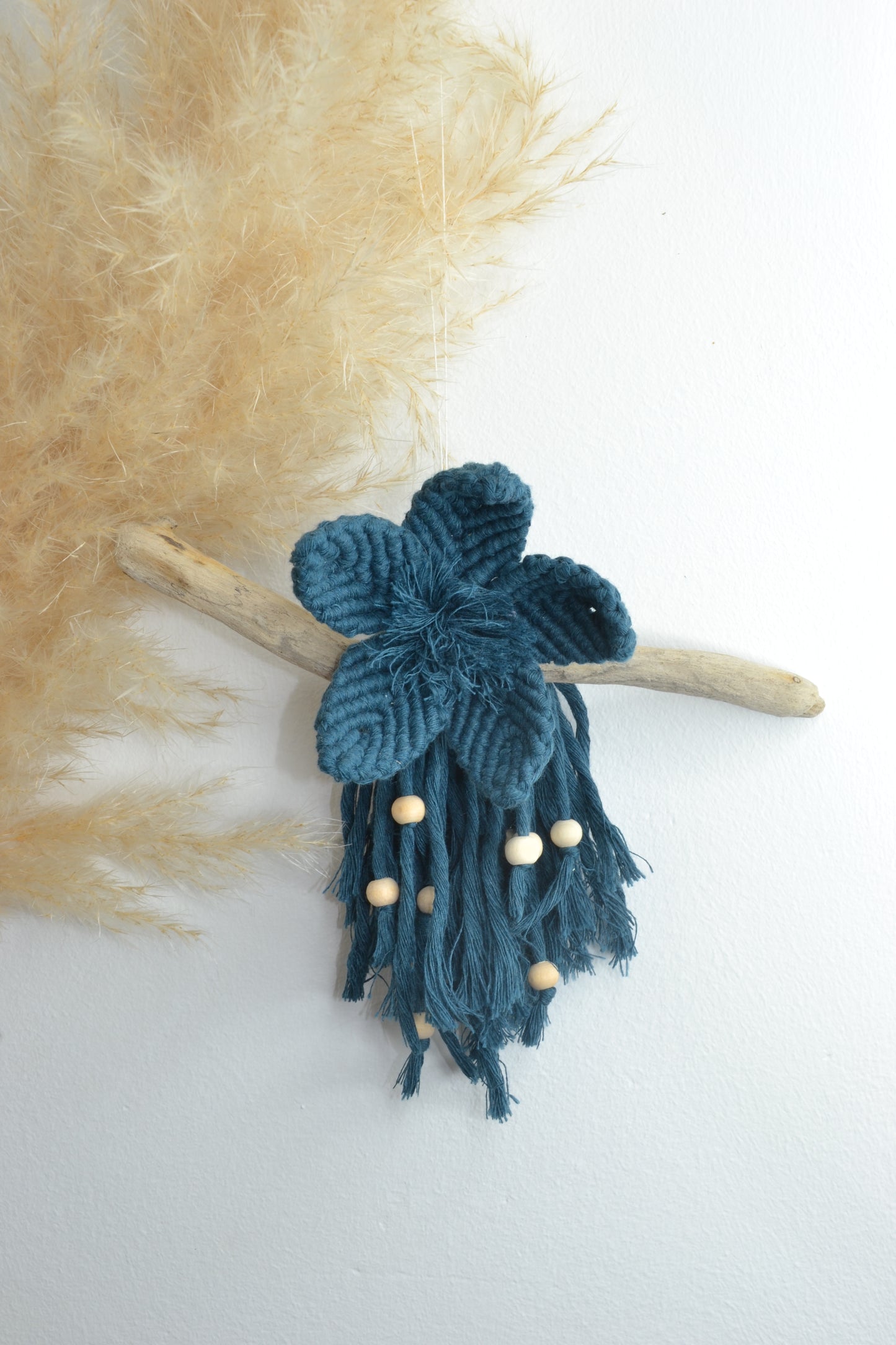 Fleur bohème en macramé à suspendre - Décoration murale chambre bébé enfant