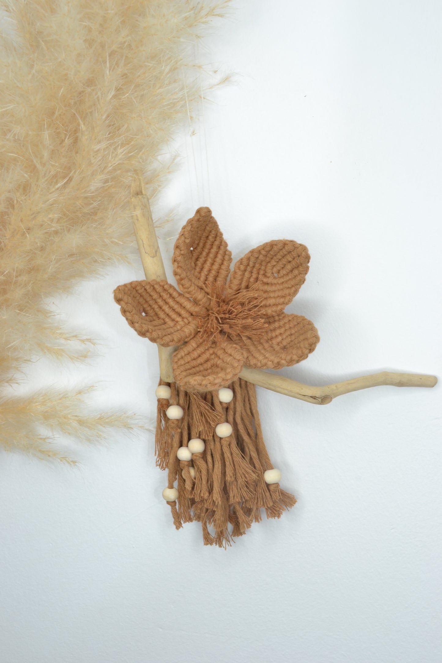 Fleur bohème en macramé à suspendre - Décoration murale chambre bébé enfant