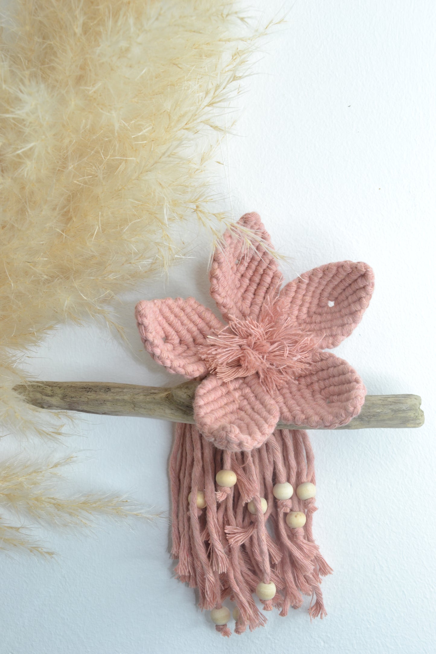 Fleur bohème en macramé à suspendre - Décoration murale chambre bébé enfant