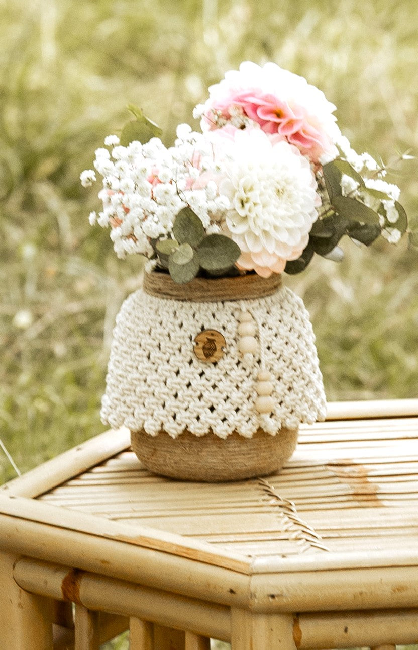 Vase bohème en macramé - Décoration artisanale pour mariage et évènements