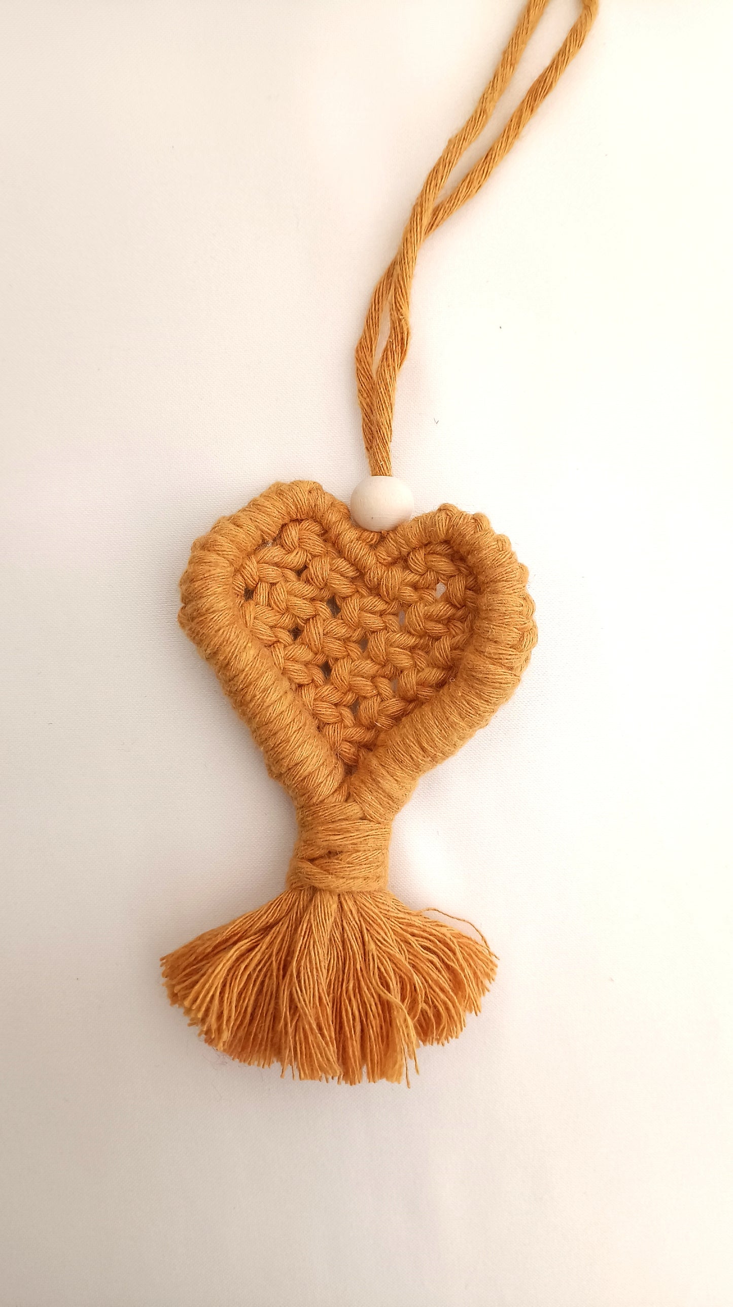 Cœur en macramé à suspendre
