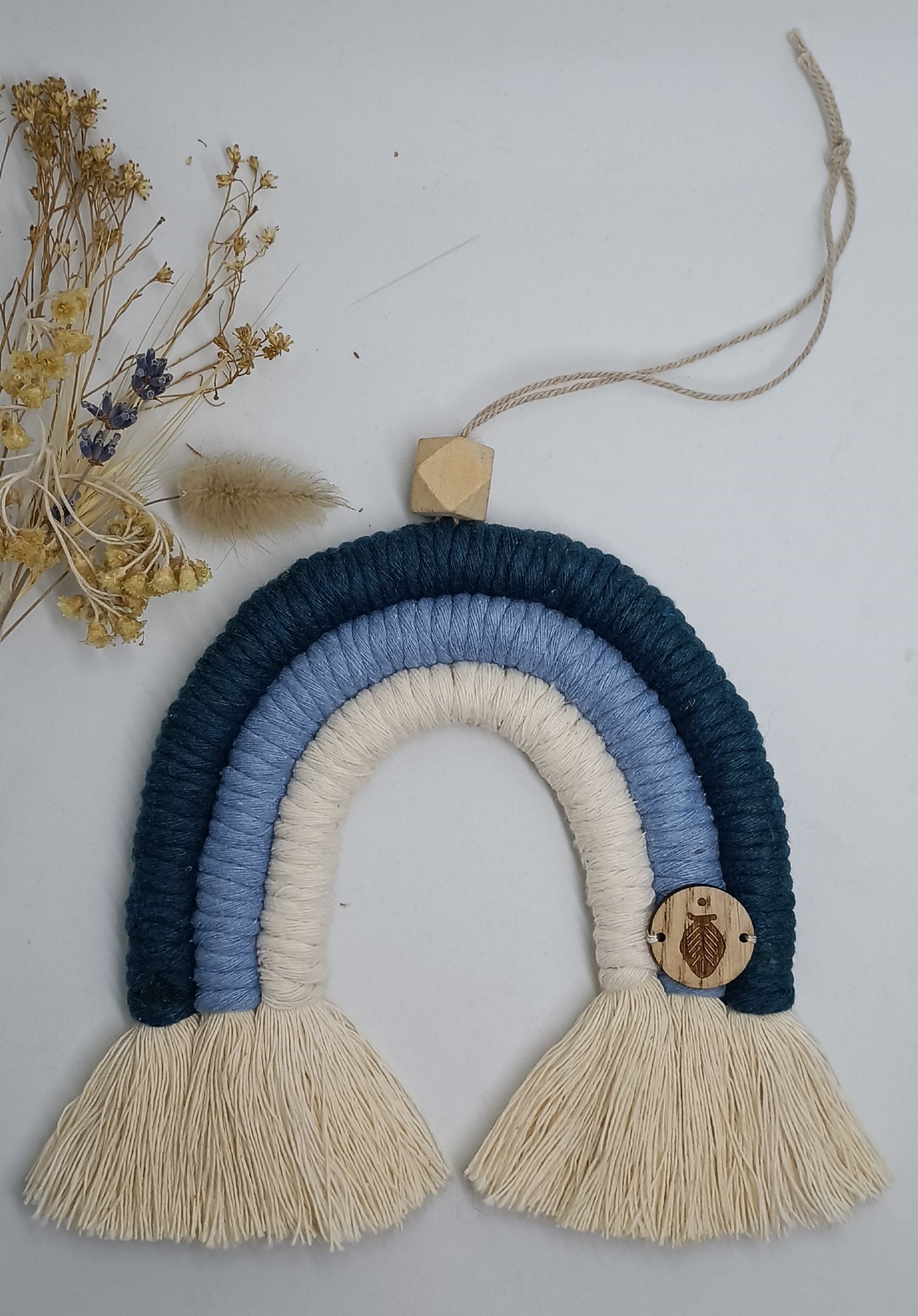 Arc-en-ciel en macramé