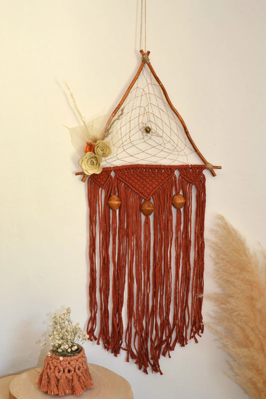 Attrape rêve bohème en macramé et fleurs en papier - Décoration murale artisanale