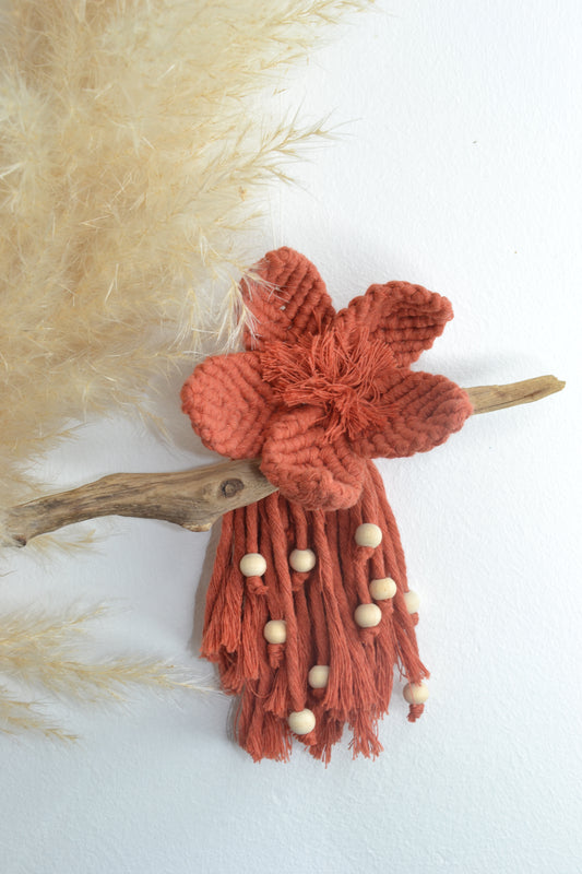 Fleur bohème en macramé à suspendre - Décoration murale chambre bébé enfant