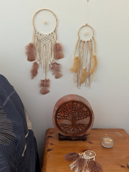 Attrape-rêve bohème cauri et raphia – Décoration murale inspirante
