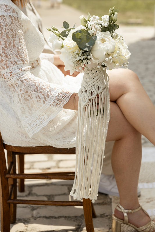 Tour de bouquet bohème en macramé - Accessoire artisanal de mariage et évènements
