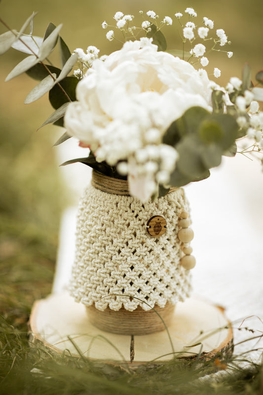 Vase bohème en macramé - Décoration artisanale pour mariage et évènements