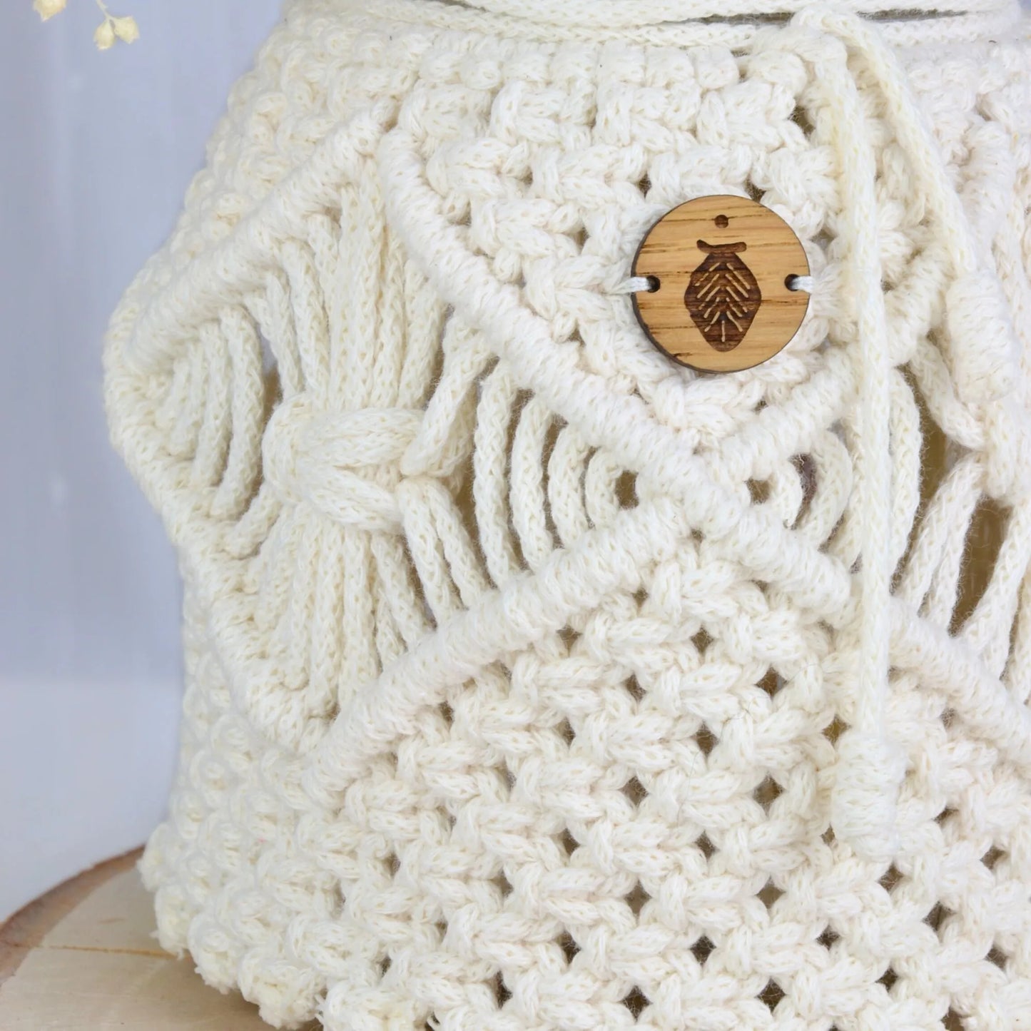 Vase en macramé sculptural – Objet décoratif artisanal